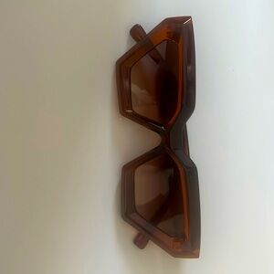 Trendy cat shaped brown shades!